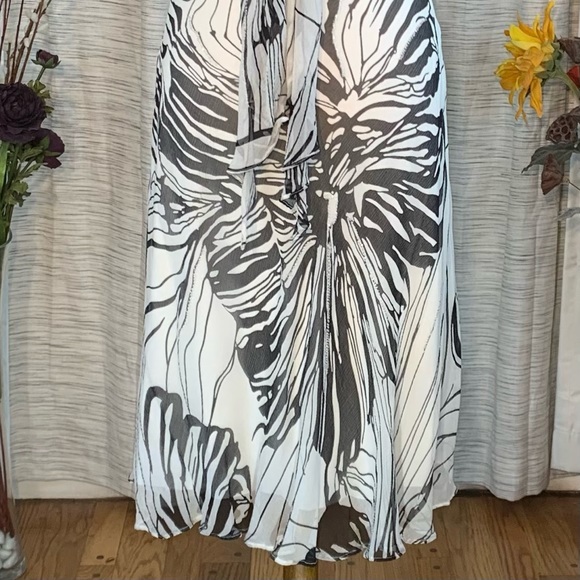 Laura Vann white with black flowers halter A-line dress. - Picture 12 of 16